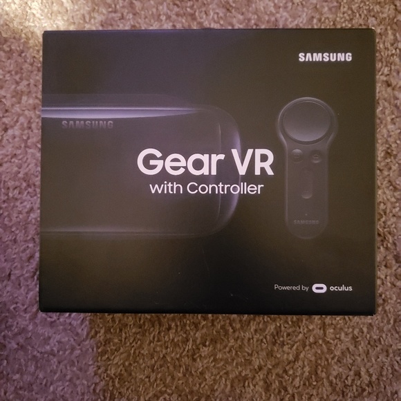 Gear VR with Controller - Picture 2 of 2